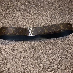 Authentic Men's LV Intiales belt 38MM